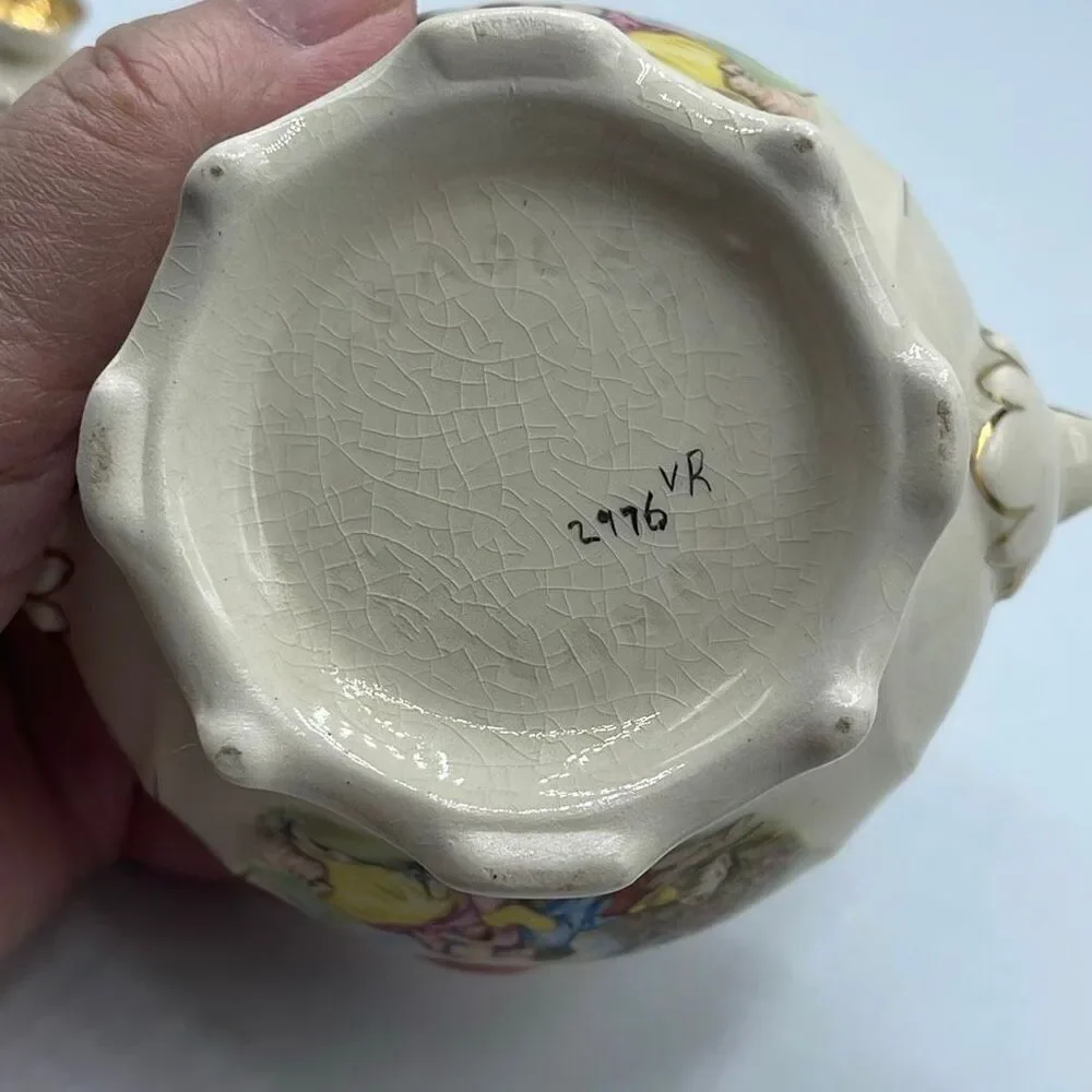 Vintage Sadler Pottery lidded bowl courting couple scene. Gold gilt trim.